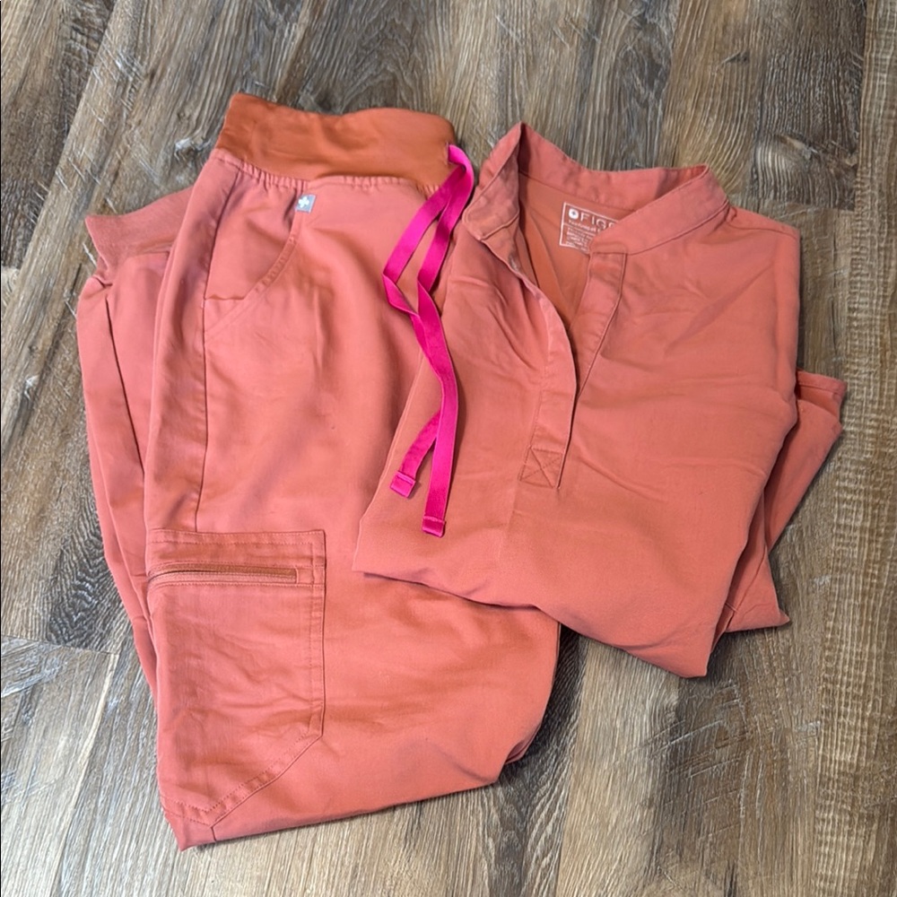 FIGS Terracotta Scrub Set